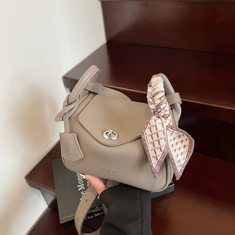 

Ladies Tote Bag Made Of Jasmine-Patterned Leather Boasting High-End Paris Trendy Lightweight Soft Daily Refined Look​