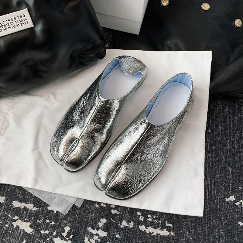 Designer Women Shoe23Summer New Personalized Split Toe Shoe Silver Horseshoe Shoe Fashion Flat Shoe Women Loafer Brand Lazy Shoe