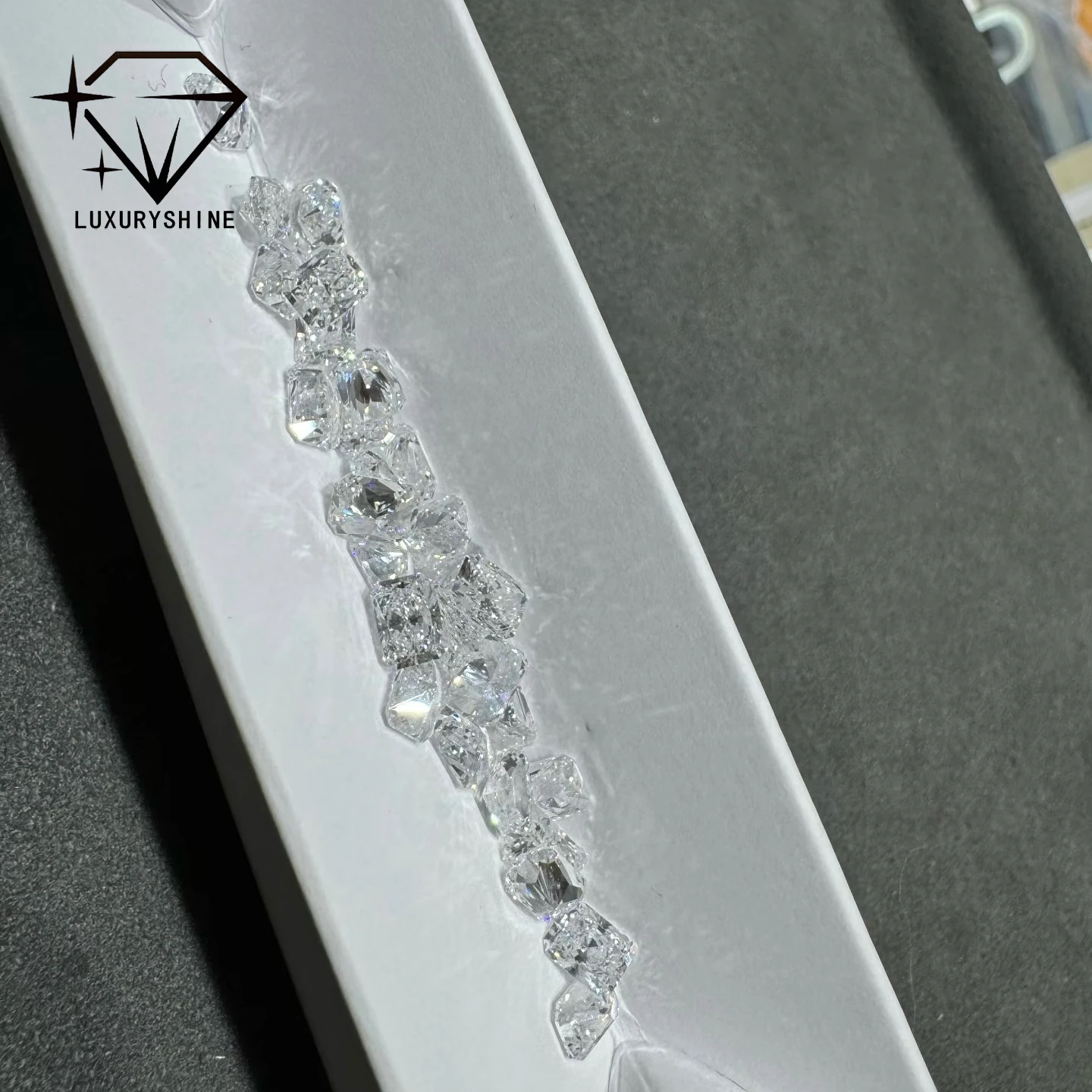 LuxuryShine VVS2 مختبر نمت الماس 1ct 2ct 3ct 4ct 5ct الماس فضفاض مشع قطع D-F اللون مع شهادة IGI مجوهرات مخصصة
