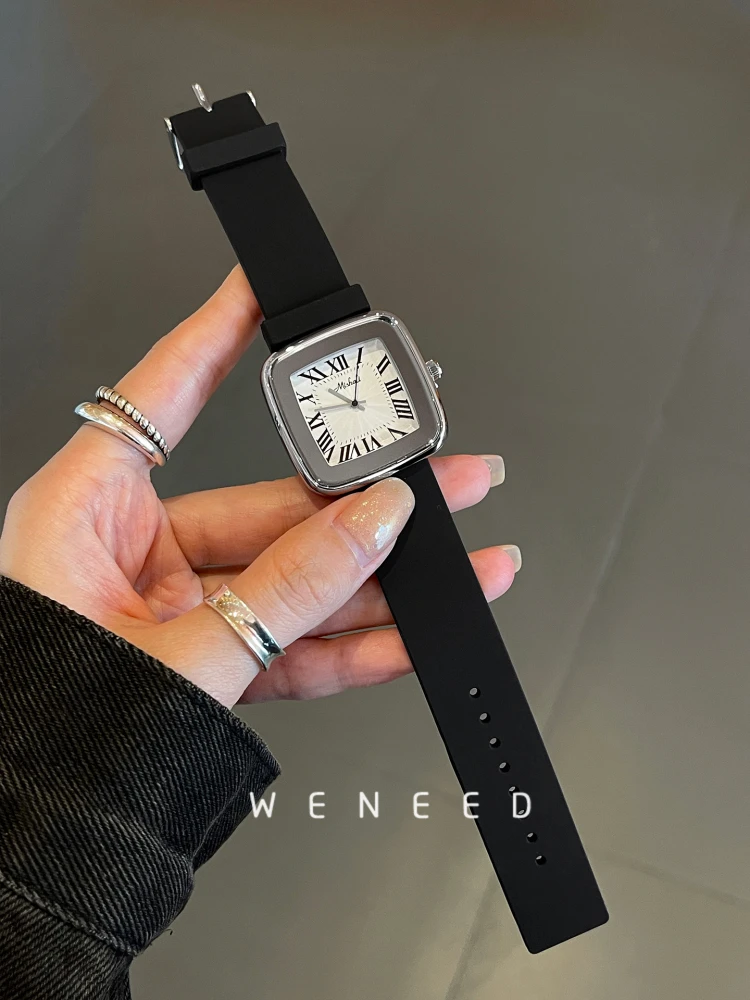 Square watch female 2025 new fashion simple Roman scale niche large dial ladies quartz watch women watches luxury