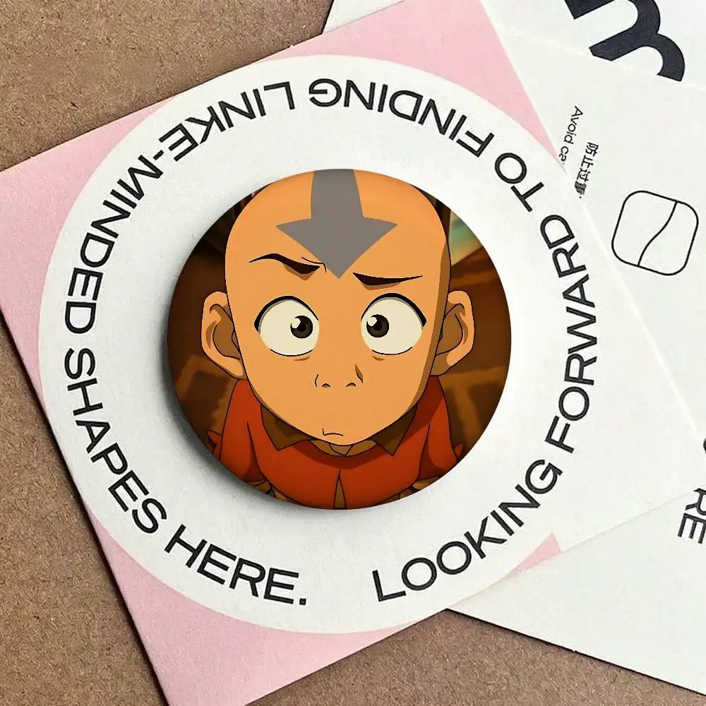 أنيمي الصورة الرمزية آخر شارات لينة زر شارة بدبابيس الاكريليك بروش مستدير على ظهره اكسسوارات الديكور #4