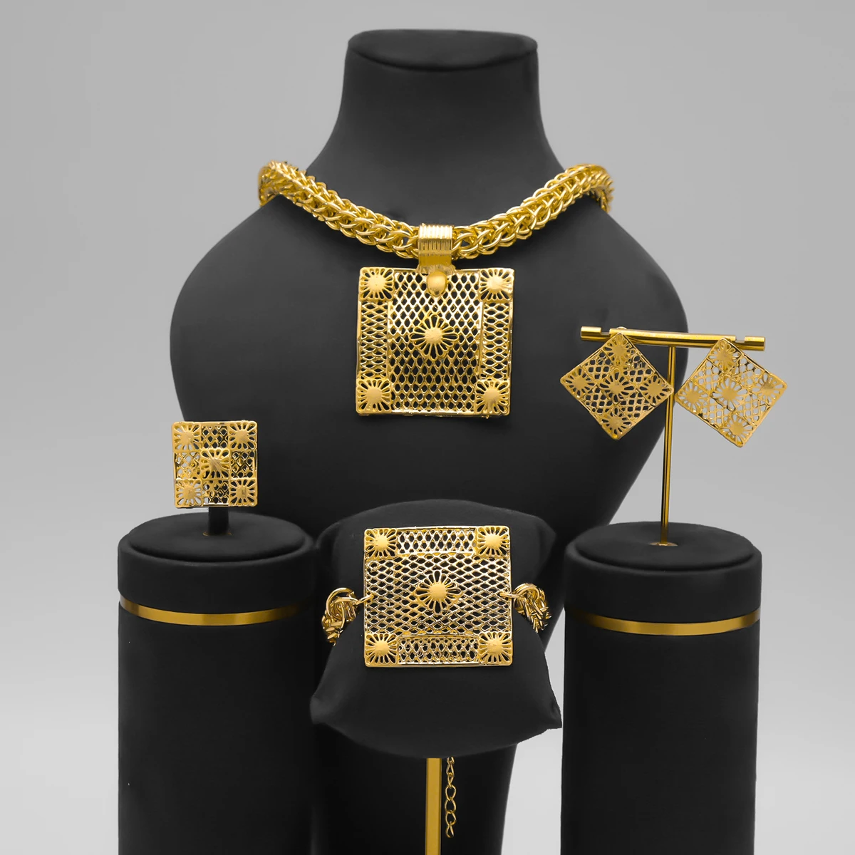 

African Jewelry Set for Women Big Necklace Earrings Bracelet Dubai 18K Gold Plated Fashion Bridal Jewellery for Party Wedding