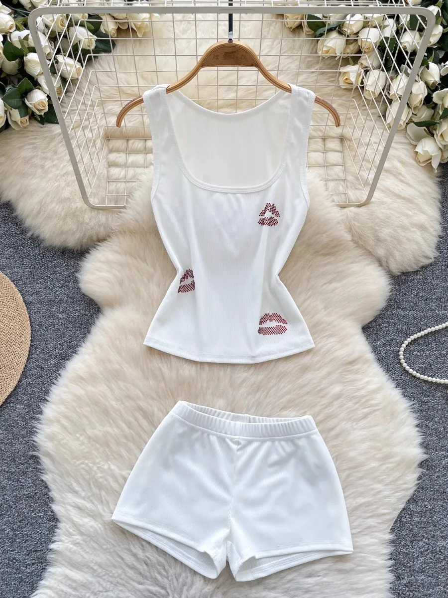 

Foamlina Pure Desire Girl's Vest Shorts Suit Women 2025 Summer Fashion Lip Kiss Print Hot Diamond Slim Top + White Tight Shorts