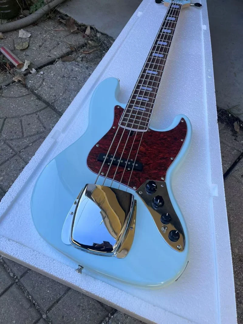 

Custom 5-string electric bass，Asada blue body，22 Rose wood fingerboard，Active electronics，The Red Armor Pickpocket，Free delivery