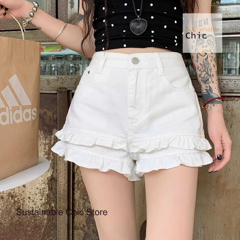 

Korean double lace spice girls design jeans women's new summer fashion stitching lotus leaf high waist slim white hot pants.