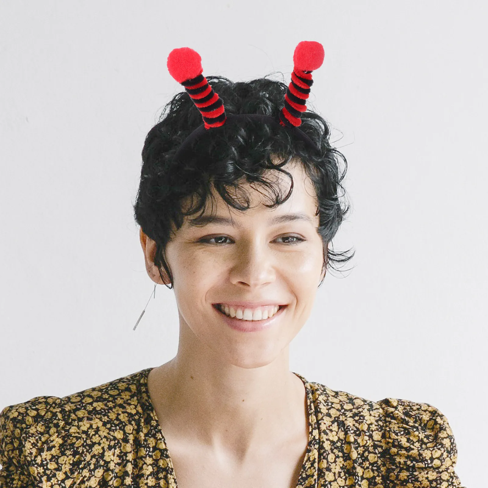 

Забавная повязка на голову в виде жука с антенными ушками, креативный аксессуар для волос в виде насекомого для Хэллоуина, дня рождения, сценических выступлений, костюмов и вечеринок