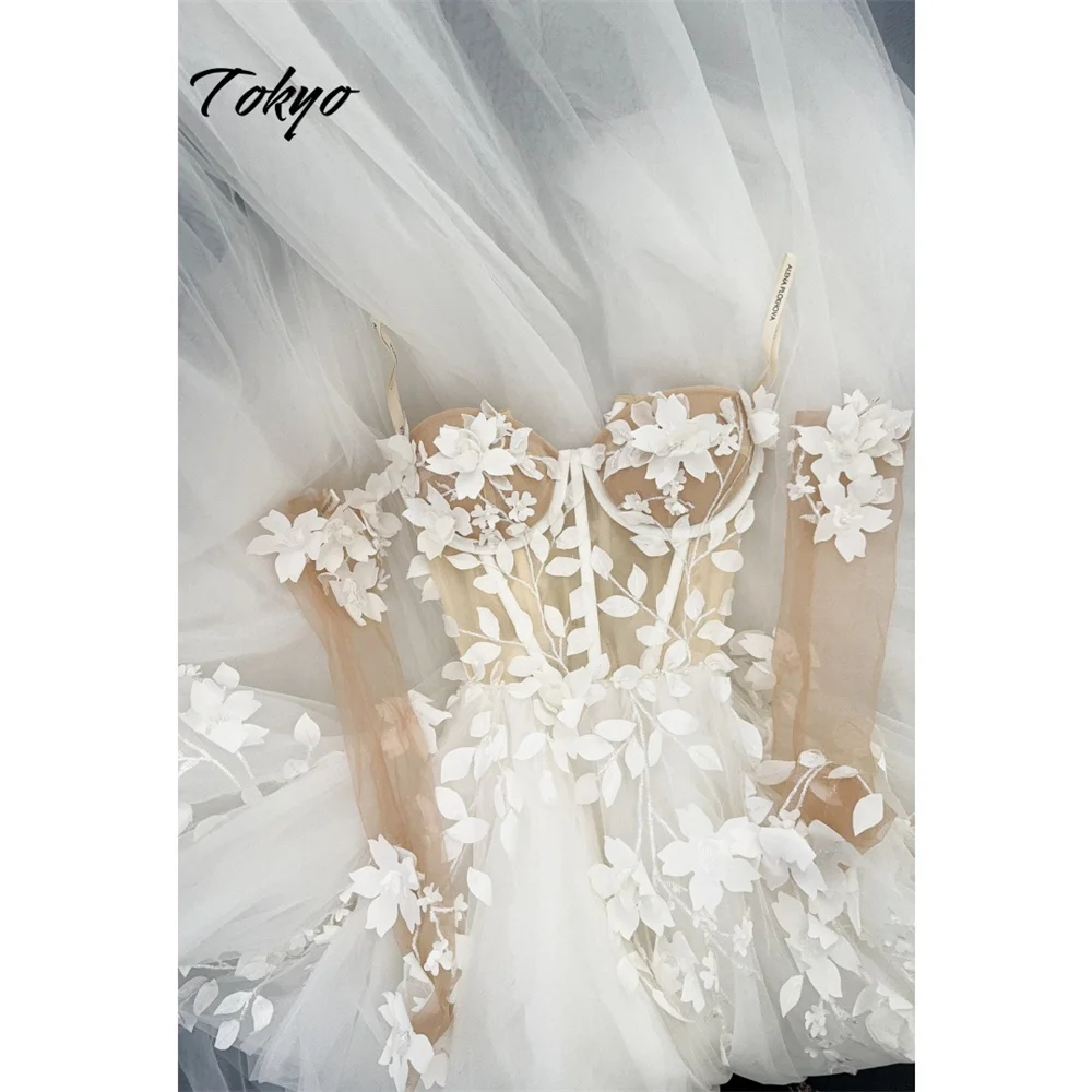 Tokyo Maßgeschneidertes weißes Brautkleid mit seitlich hohem Schlitz, schulterfrei, A-Linie, Rücken, Schnür-Brautkleid, Hofschleppe-Brautkleid