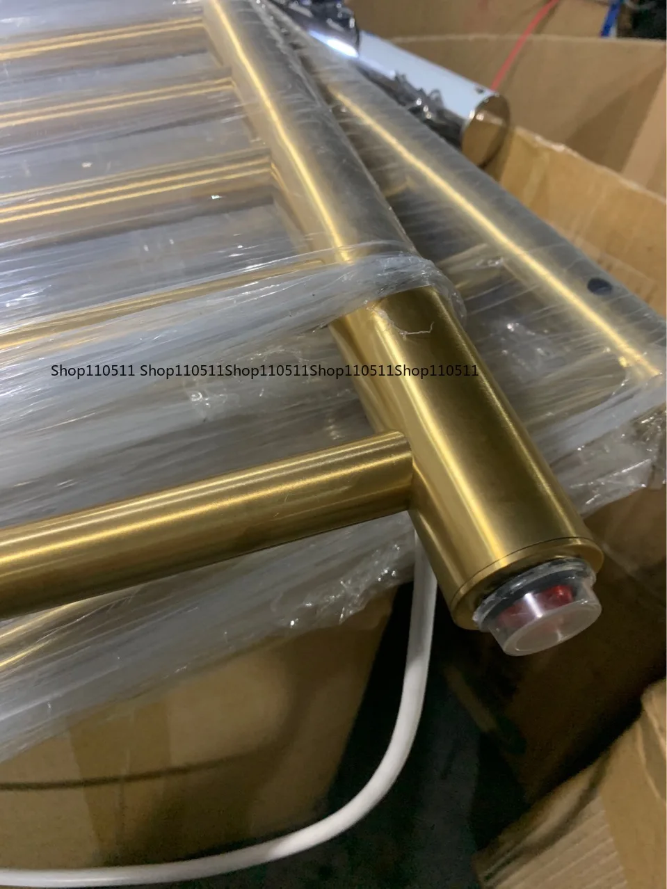 

9006 Ванная комната 304 Нержавеющая сталь Золотой Полотенцесушитель Водонепроницаемый класс IP56 Электрическая вешалка для полотенец 162 Вт 110 В/220 В