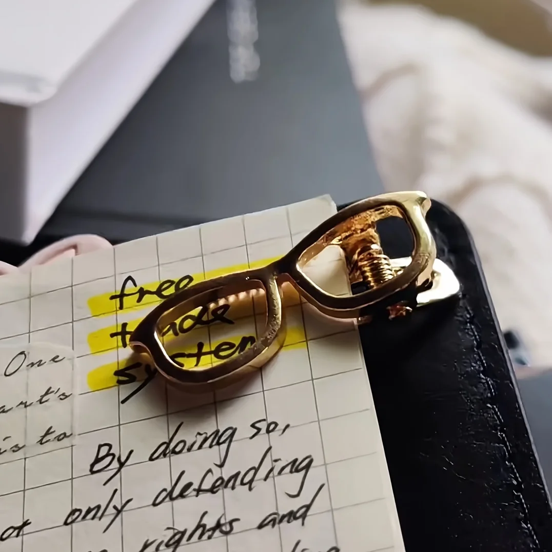

2 Pcs Mini Glasses Shaped Bookmark Holder, 1.57 Inch Long Small Clip, Brochure Pin Decoration, Bookmark Chart Organizer Fix Clip
