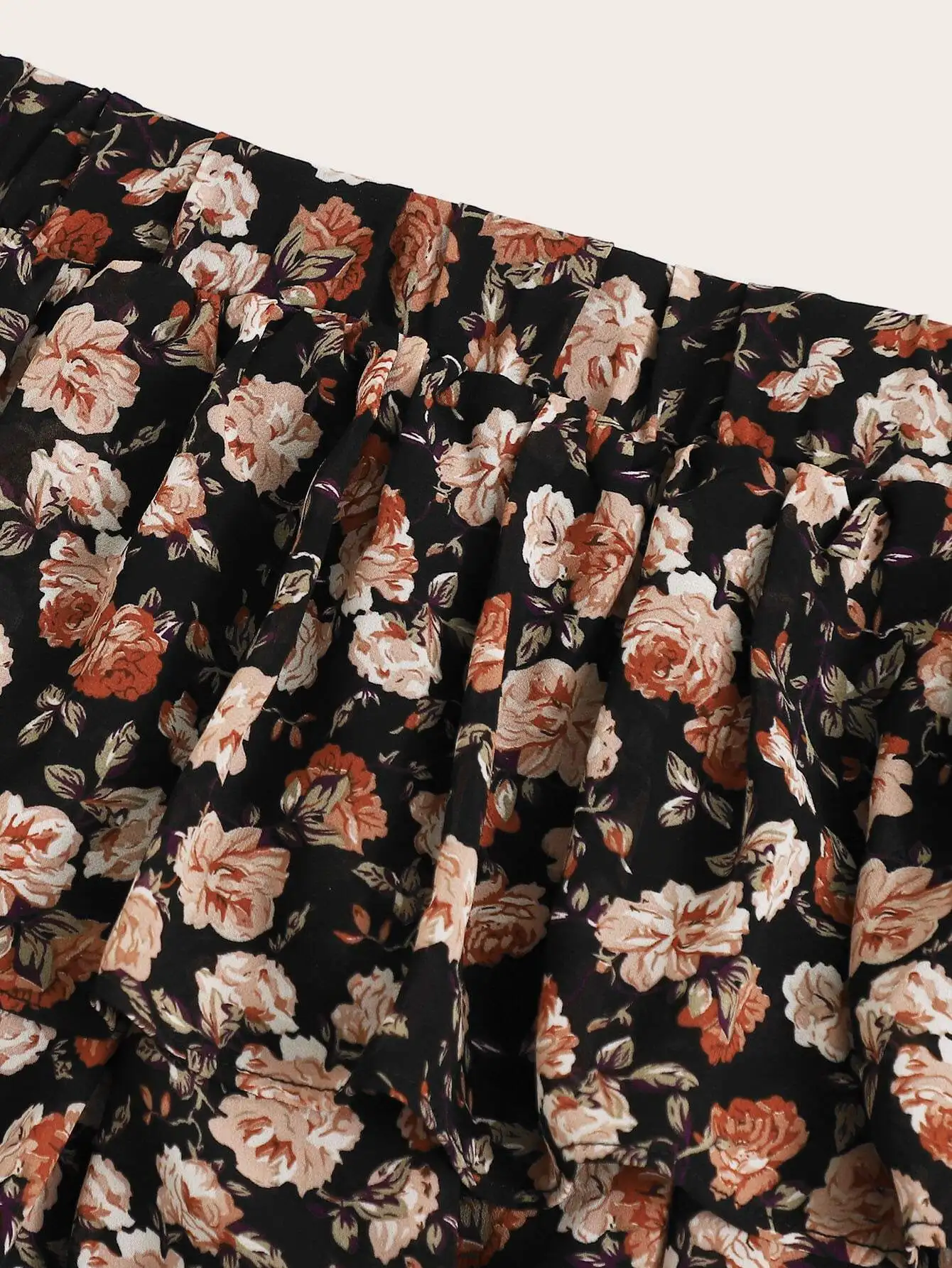 Rok Ruffle Berlapis Motif Bunga Hitam untuk Liburan Musim Panas
