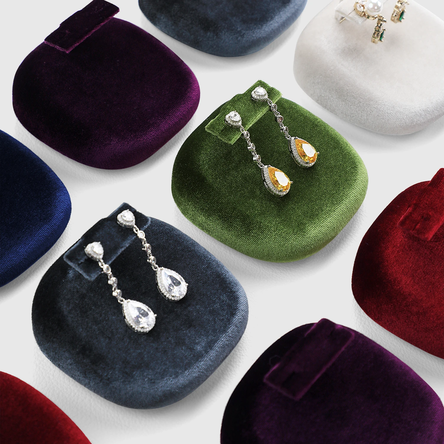 

Yinbeini Velvet Earrings Display Stand for Shop Exhibition Portable Mini Jewelry Holder Organizer for Ear Studs TB071
