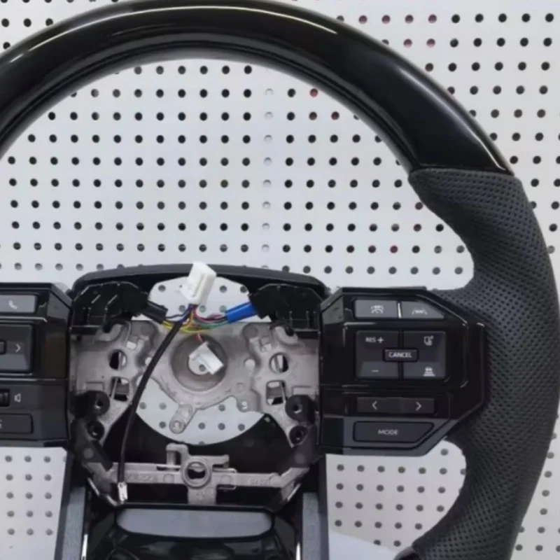 Customized Carbon Fiber Leather Car Steering Wheel For Toyota Land Cruiser 120 LC200 LC300 Fortuner 4 Runner Steering Wheel
