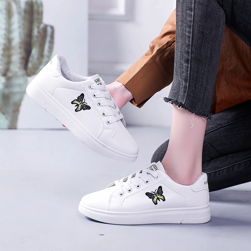 Shoes 2023 Women Running Spring Autumn Fashion White Breathable Embroidered Flower Lace-Up Casual Sneakers Zapatos De Mujer