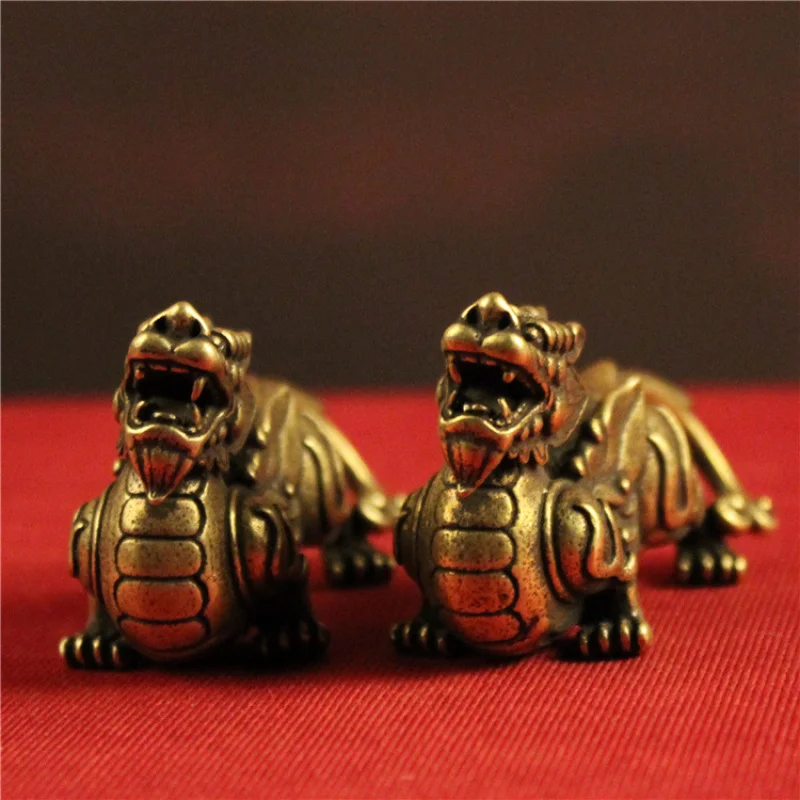 A pair of pure copper ornaments, small Pixiu handpieces, metal crafts