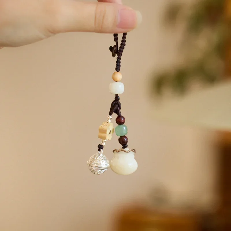 

Natural White Bodhi Wood Money Bag Flower Small Bell Pendant Keychains Creative Bag Key Chain Decoration Accessories YKC006