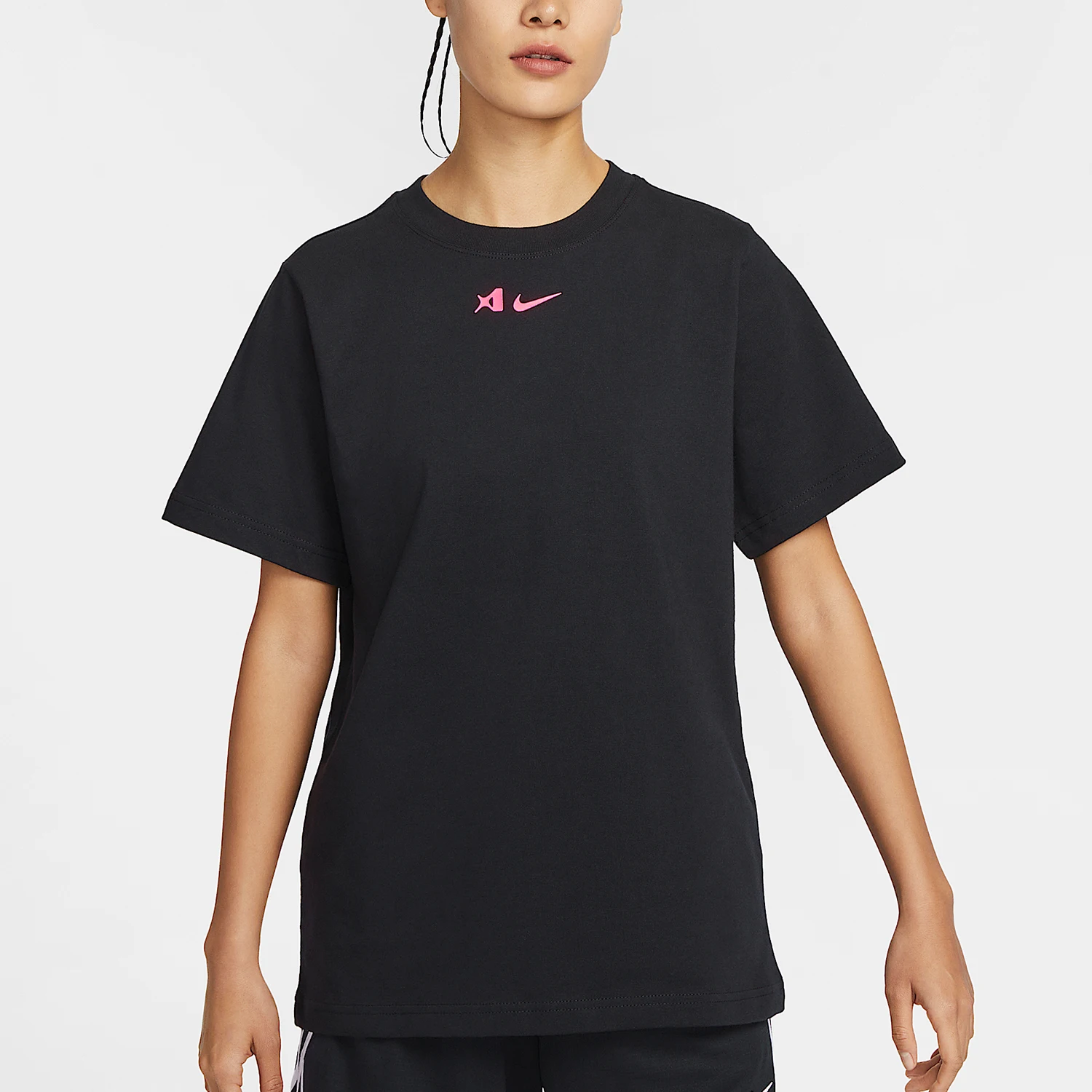 

Nike Genuine A ja Wilson Women's Loose Minimalist T-shirt HQ1697-010