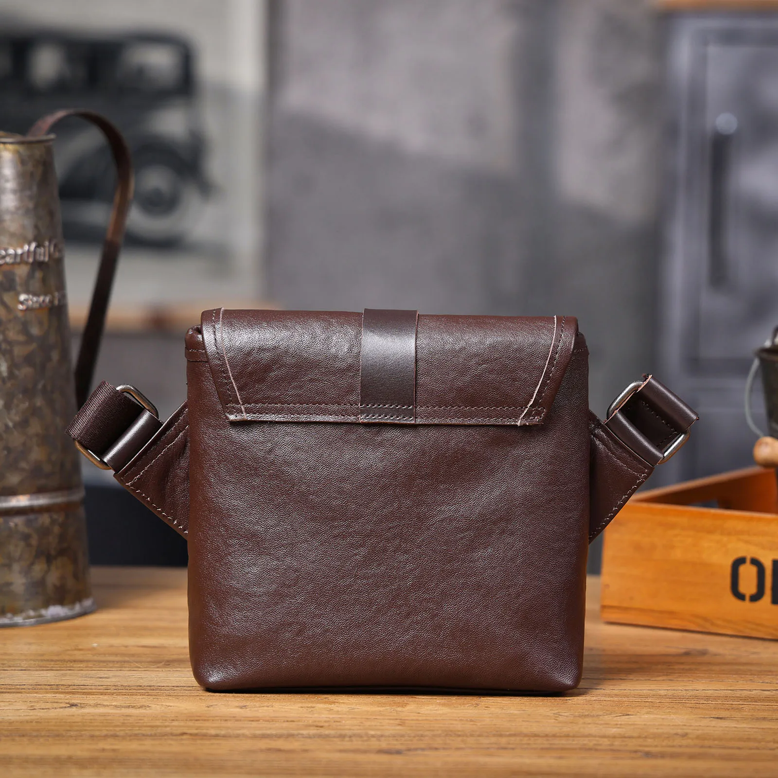 S.WORKER Modische Echtleder-Umhängetasche für Herren, Vollnarbig, Trendige Casual-Crossbody-Tasche, Mini-Umhängetasche für Handy und Schlüssel – Detail 26