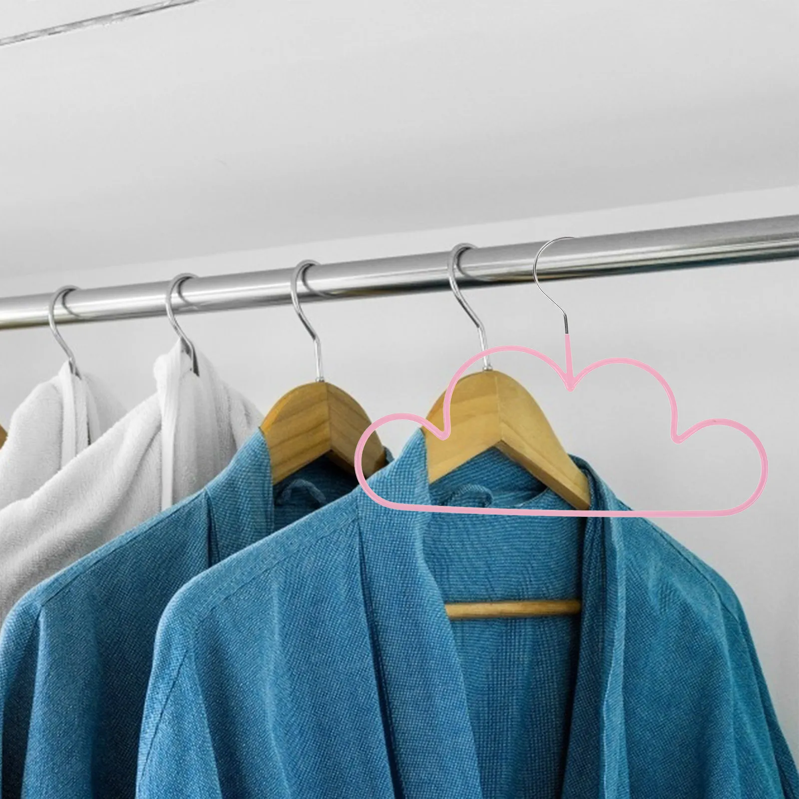 

10Pcs Metal Cloud Hangers Heavy Duty Non Slip Clothes Hangers Space Saving Clothing Organizer for Sweater Coat Jean Suit Hanging