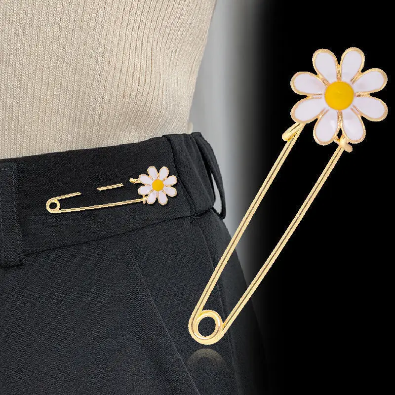 Trend 6.8CM Big White Daisy Clothing Brooches for Women Lapel Safety Sweater Coat Dress Pins Badge Buckle Accessories Girl Gift