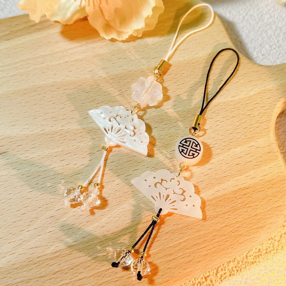 Classical Accessories Four Leaf Clover White Fan Mobile Phone Chain Decoration Mobile Phone Strap Bag Pendant Mobile Phone Strap