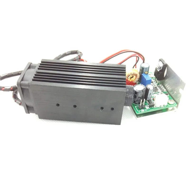 Laser a diodi ad alta potenza 5.5W 5500mW modulo Laser blu focalizzabile 450nm con Driver TTL per macchina per incidere di taglio laser cnc