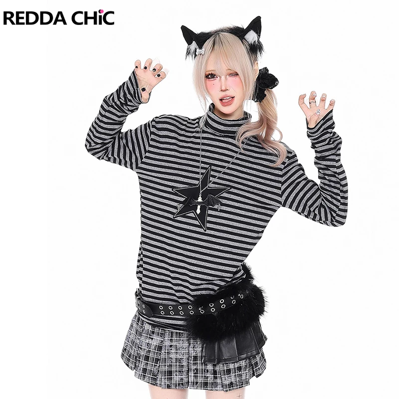 

REDDACHiC Women Striped Long Sleeve T-shirt Fall Grunge Black Star Patched Relaxed Turtleneck Pullover Top Retro Acubi Fashion