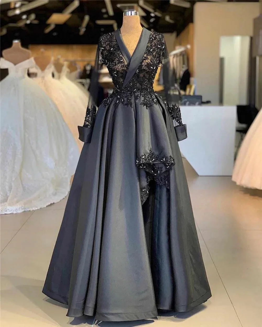 

Xu Ni Yisheng Custom Black Formal Evening Dress V-Neck Long Sleeves A-Line Lace Appliques Floor-Length Party Dress Bridal Gown