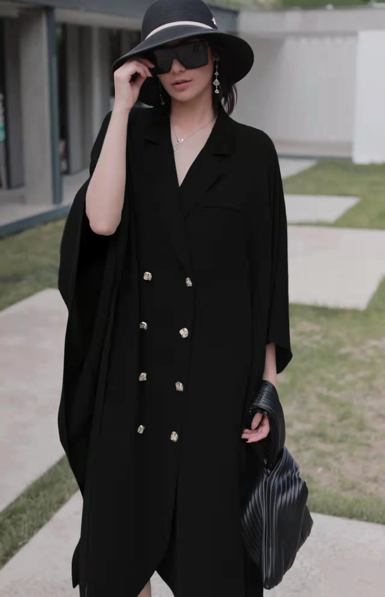 معطف نسائي من TANNT موضة خريف 2025 بأكمام تشبه جناح الخفّاش مزدوج الصدر سترة واقية باللون الأسود والأخضر معطف طويل فضفاض #4