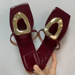 Calzado de Metal rojo vino para mujer, Chanclas de playa de verano, Sandalias planas de lujo