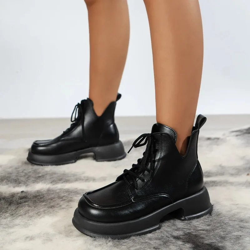 

Новые женские ботинки 2025 года, модная осенне-зимняя обувь с круглым носком, женские полусапожки на платформе, удобные ботильоны на плоской подошве со шнуровкой