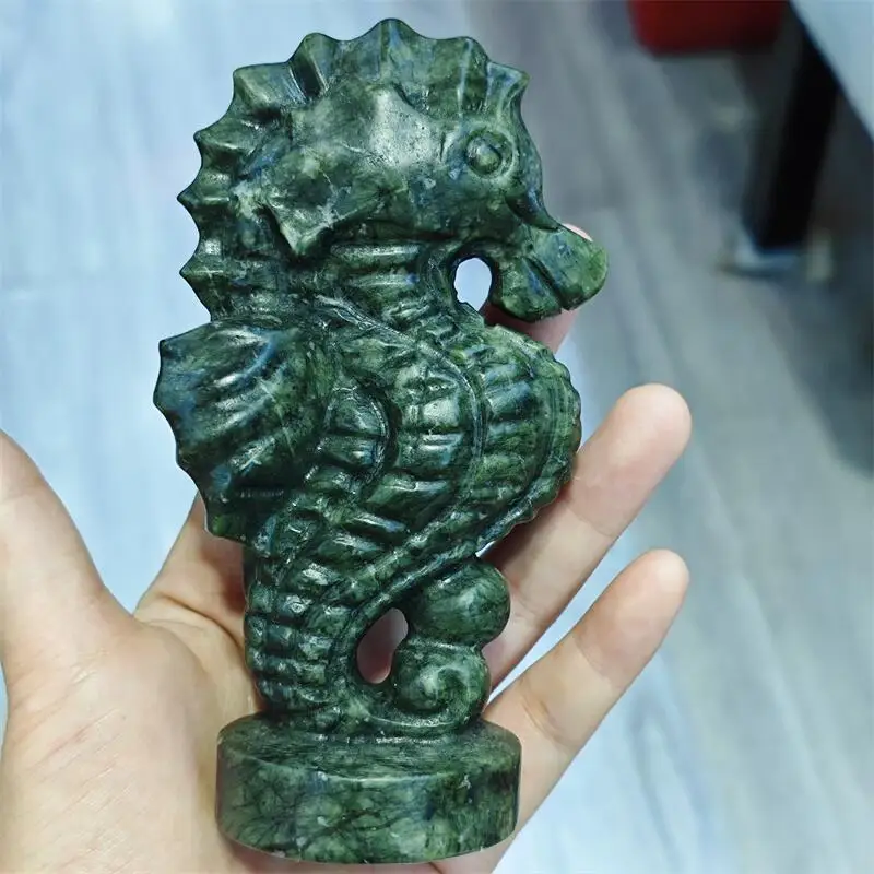 

Натуральный зеленый нефрит, резьба в виде морского конька, исцеляющая фигурка Рейки, резьба по кристаллу, статуя, ремесла, украшение для дома, подарок, 1 шт.