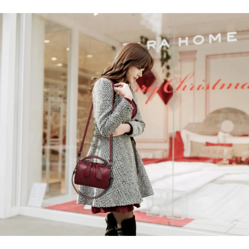 حقيبة كتف نسائية ذات علامة تجارية فاخرة، حقيبة كلاسيكية بفيونكة صغيرة مربعة الشكل، حقيبة كروس عصرية كاجوال من البولي يوريثان، محفظة جلدية ناعمة #1