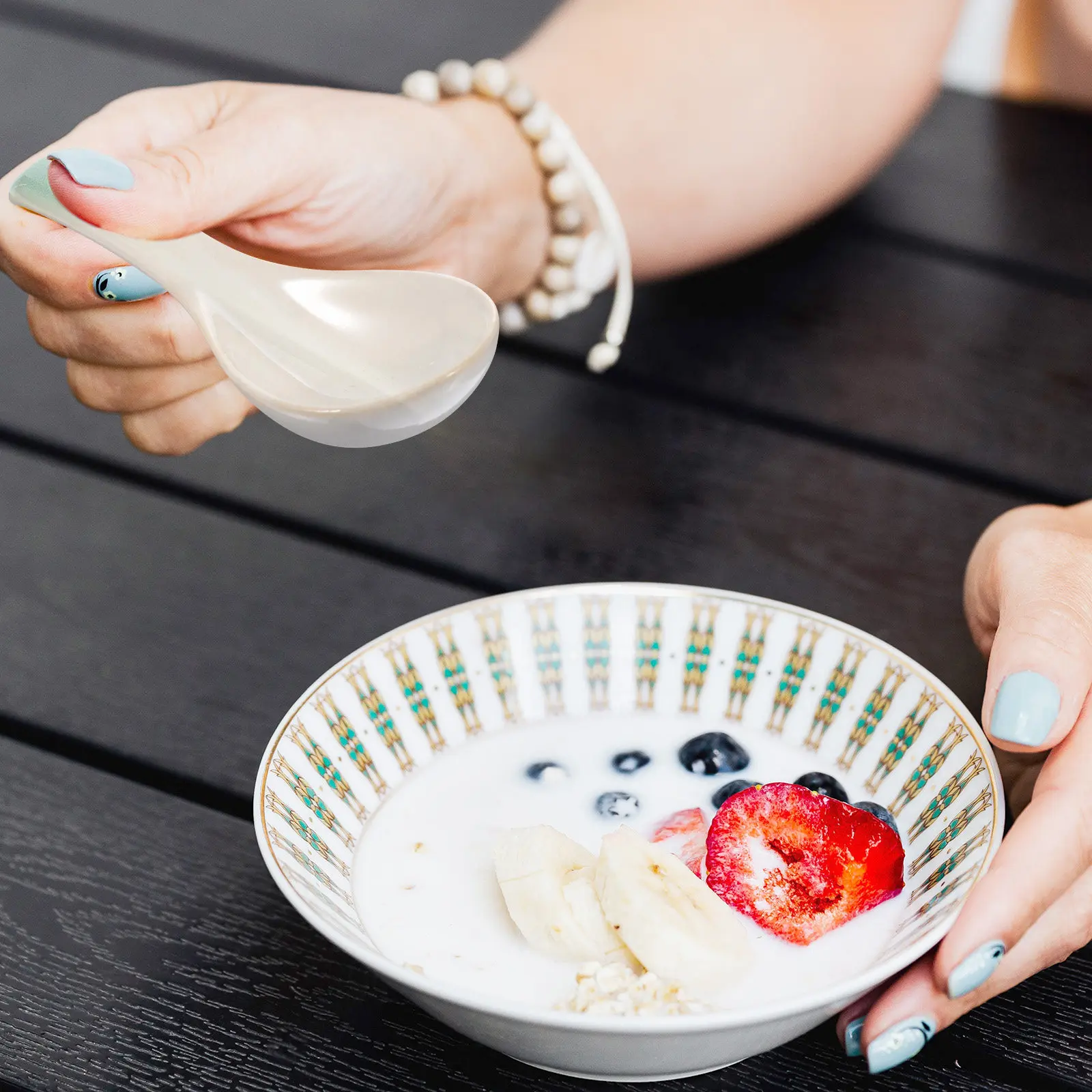 

4Pcs Ceramic Soup Spoon Exquisite Smooth Surface Sturdy Long-Lasting Food Spoon for Eating Drinking Yogurt Dessert Honey