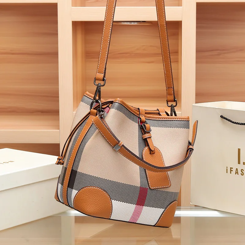 

Minimalist Vintage Diaper Bag Women's Elegant Crossbody Handbag Luxury Designer Tote Leather Elegant Party Companion