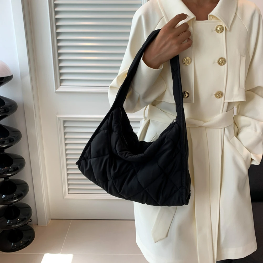 Women Quilted Shoulder Bag Zipper Padding Underarm Bag Large Capacity Crescent Bag Fashion Everyday Tote Bag Soft Tote Handbag