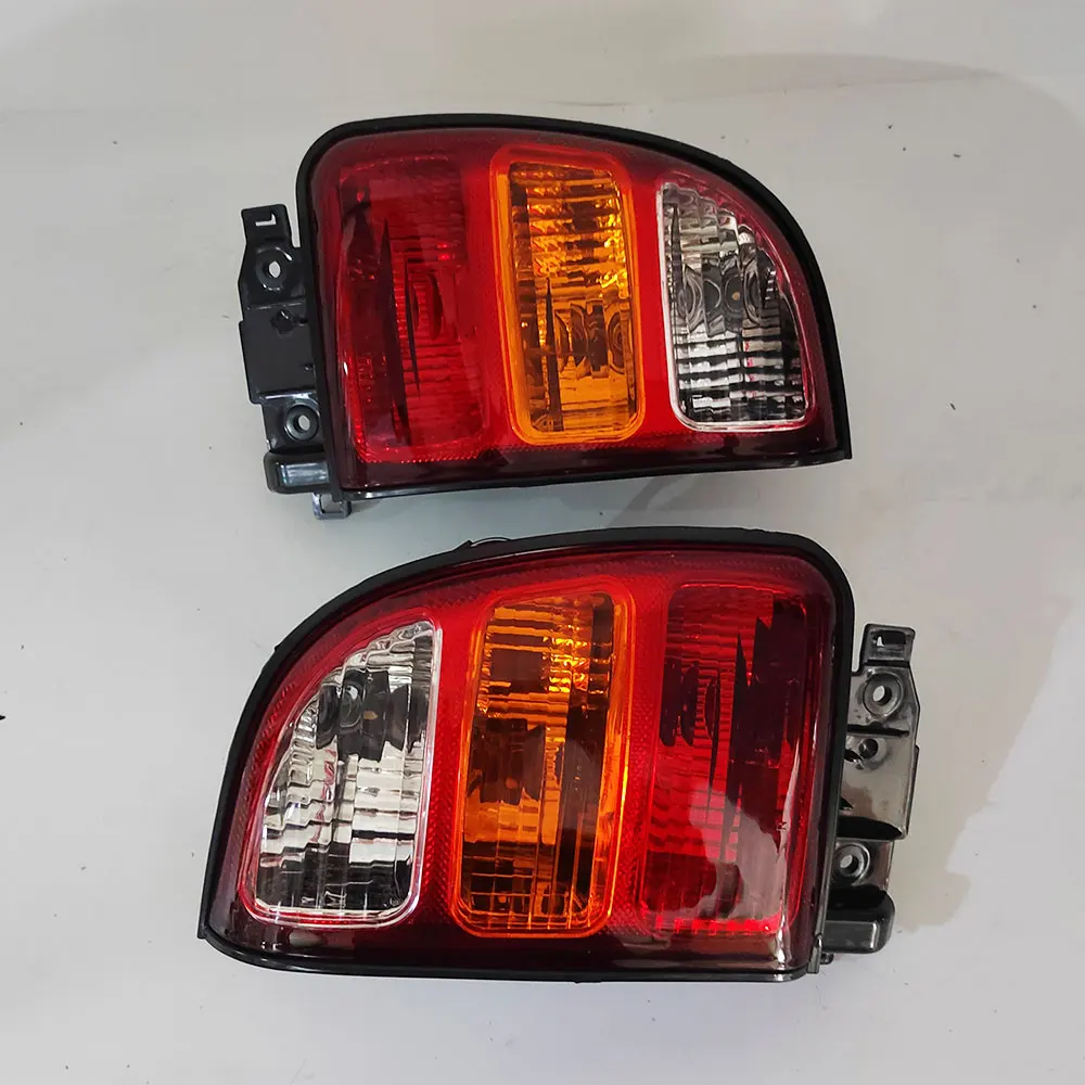 A Pair Car Taillights Brake Lights For Toyota RAV-4 RAV4 1998 XA10 81560-42050 81561-42050 Rear Turn Signal