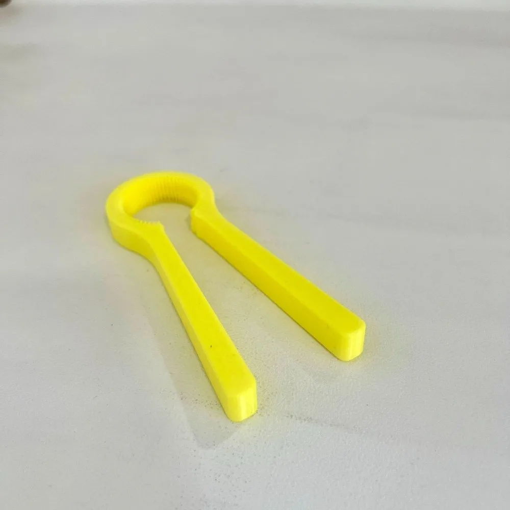 

Portable Multifunctional Twist Bottle Opener Gear Design Reusable Bottle Cap Opener Ergonomic Durable Plastic Cap Lifter