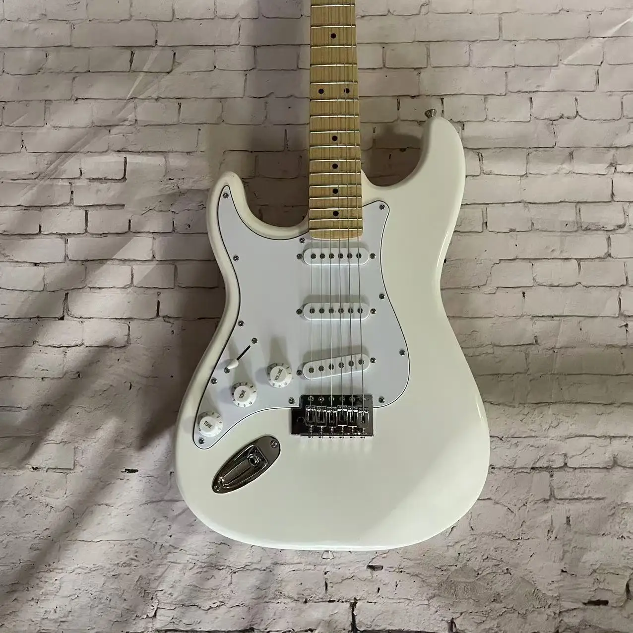 Electric Guitar 6-Chord Left Hand Electric Guitar, White Body, Factory Realistic Picture, In Stock