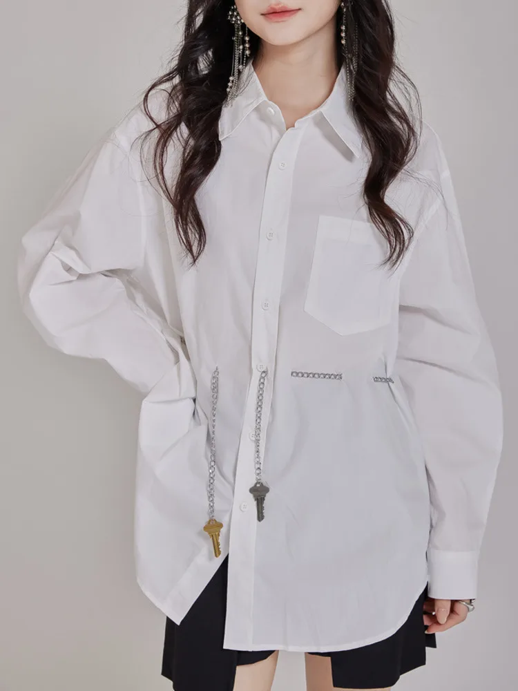 ZMEENNA قميص نسائي أبيض فضفاض مناسب بأزرار وأكمام طويلة وياقة مقلوبة وسلسلة مفاتيح على الموضة غير رسمية ZM4620 #2