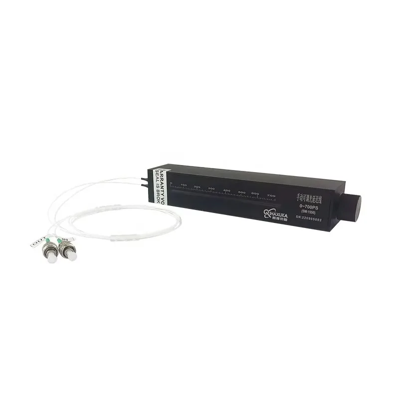 Manual adjustable fiber delay line