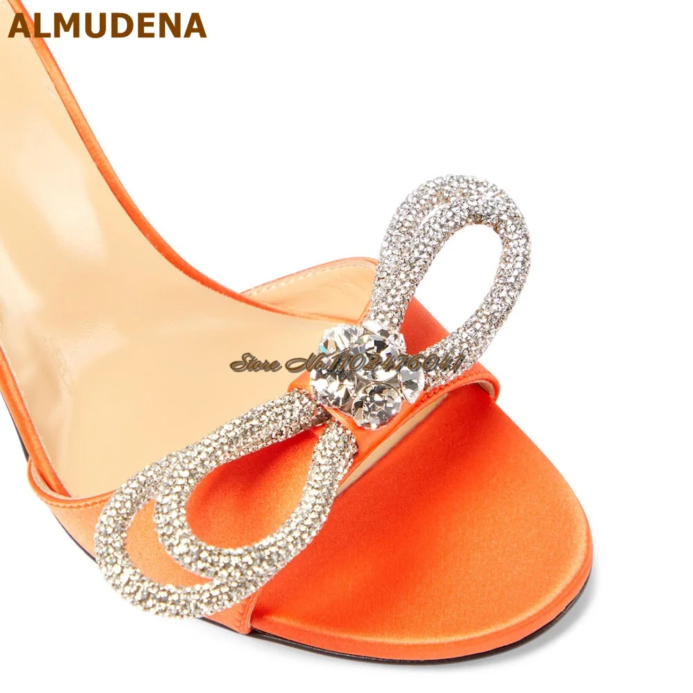 ALMUDENA Oranje Lichtblauw Satijn Ronde Neus Moderne Slippers Bling Bling Kristal Vlinderknoop Trouwschoenen Dunne Hakken Pumps