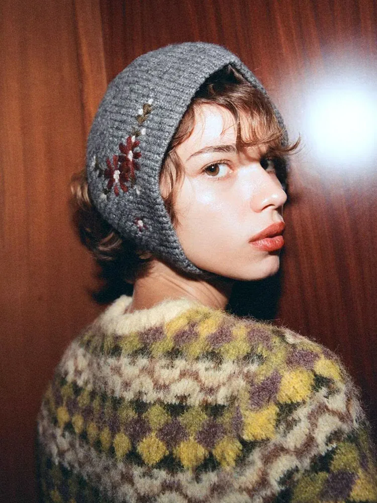 الراقية ZA2025 المرأة شتاء جديد المرقعة المطرزة محبوك قبعة العرقية المرحلة زي الأزهار تصميم Faionable السيدات قبعة