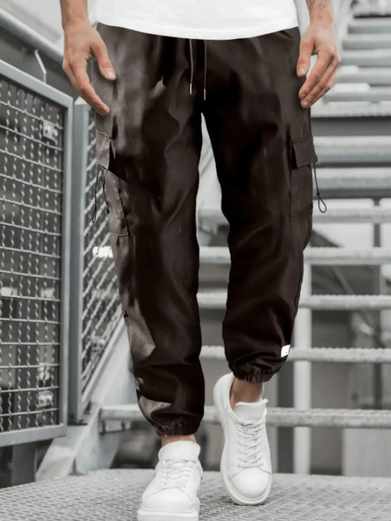 남성 캐주얼 루즈 카고 팬츠 2025 풀 렝스 드로스트링 포켓 디자인 솔리드 컬러 남성 바지
