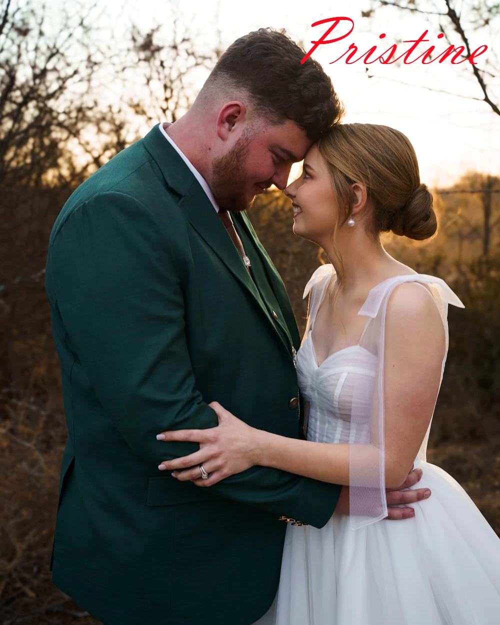 Aangepaste elegante witte tule bruidsjurken temperament strapless kapmouw trouwjurk kapel trein knoppen terug jurk