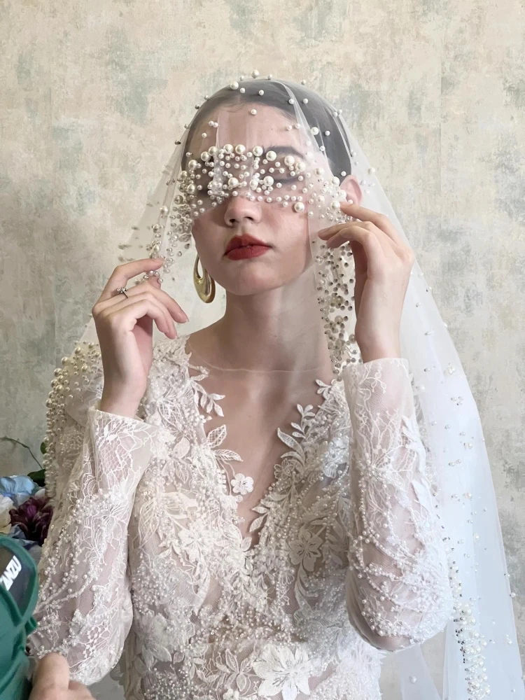 Perły Welon Ślubny Tiulowy 1T Welon Ślubny Elegancki Luksusowy Z Koralikami Welon dla Panny Młodej Welony dla Druhen Bez Grzebienia Na Zamówienie