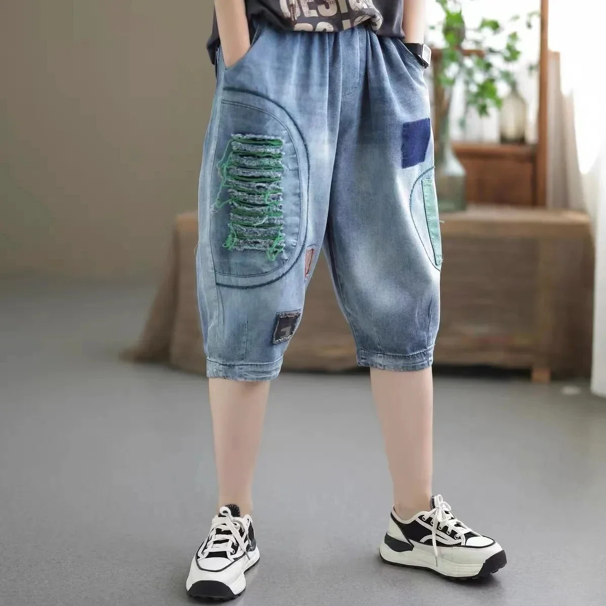 Letnie damskie szorty jeansowe z wysokim stanem, artystyczne, codzienne, luźne, cienkie, z przekłuciami, łączone, patchworkowe, z pięcioma rozcięciami, model JJ244