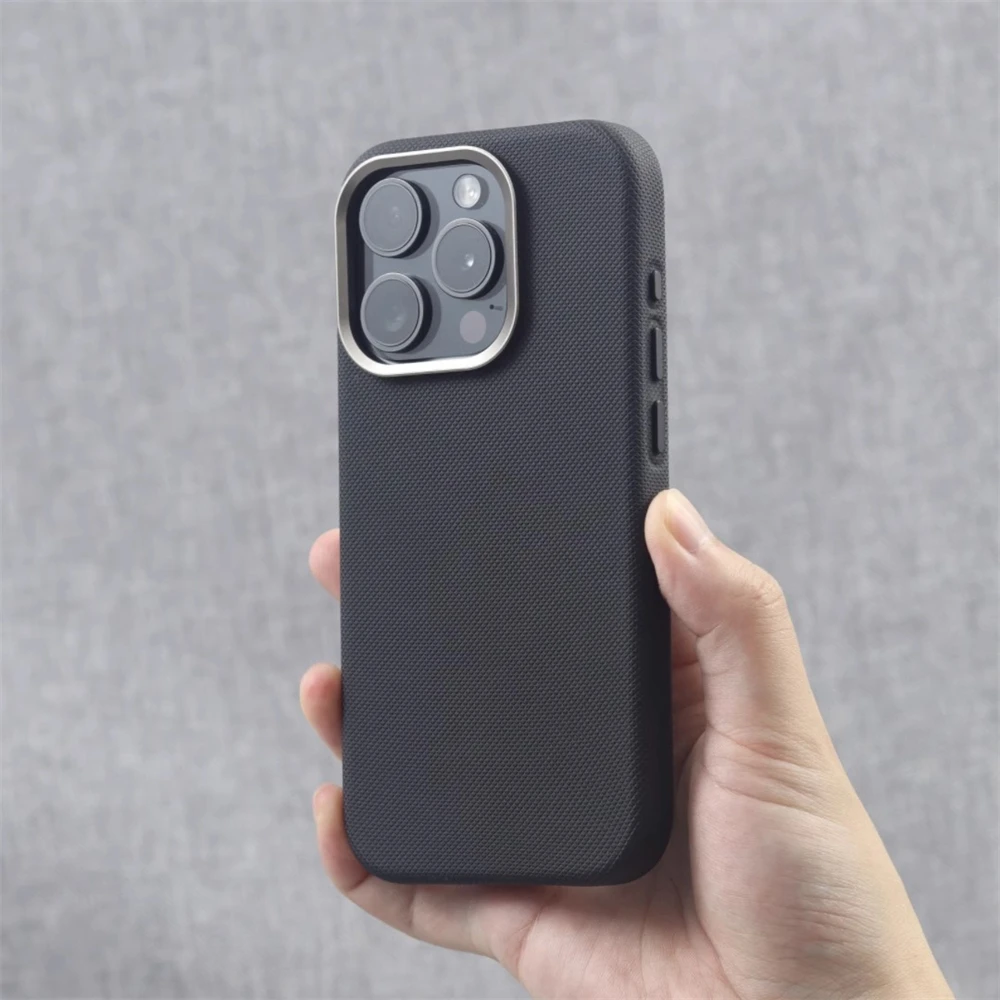 Luxuriöse Legierungs-Linsenrahmen-Hülle aus Partikel-PU-Leder mit Magnetfunktion für iPhone 18 17 16 Pro Max 15 14 13, kompatibel mit Magsafe kabelloser Ladefunktion.