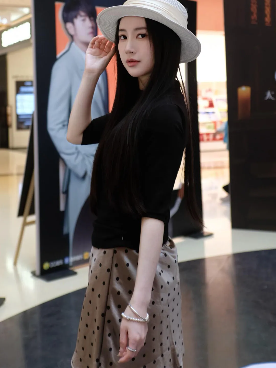 

Elegant Black Polka Dot High Waist Slim Fit round Neck Top And Skirt Set Women's Fashion Summer New Style Polyester Fiber