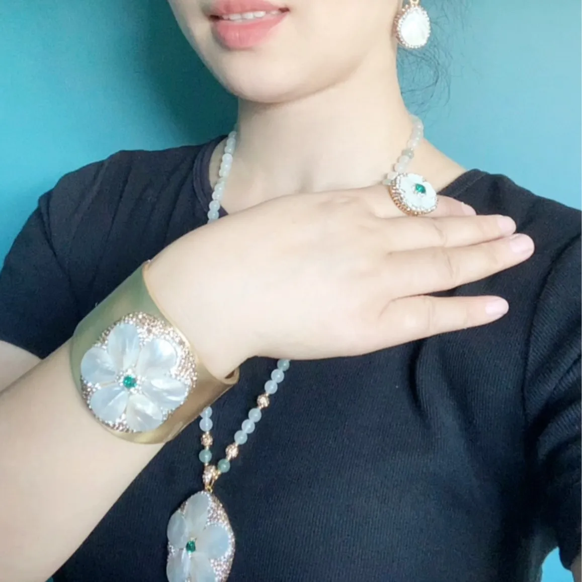 4 قطعة خمر قذيفة الطبيعية كريستال قلادة أقراط سوار حلقة للنساء سحر فاخر بيان زهرة الخرز مجموعات مجوهرات