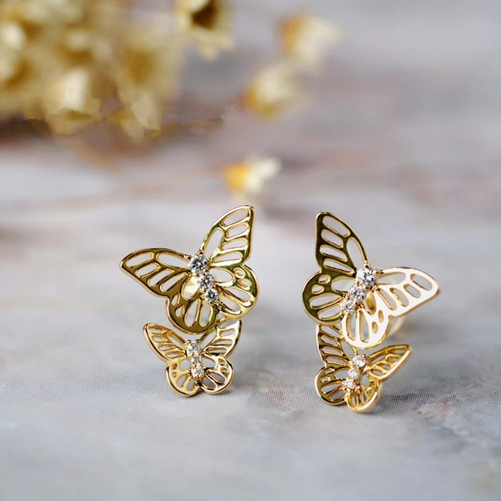 Huitan Ästhetische goldfarbene Schmetterlings-Ohrstecker für Frauen, exquisites Ohrpiercing-Zubehör, Geschenk, Statement-Schmuck